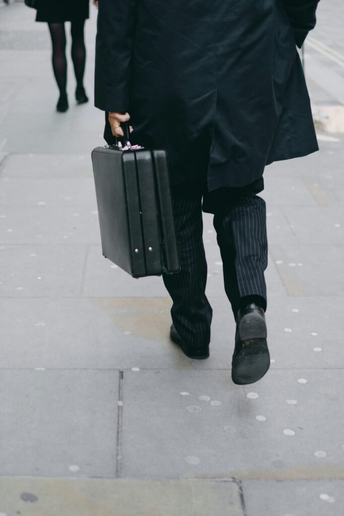 Enhancing Travel Experience: The Smart and Connected Bags Revolution